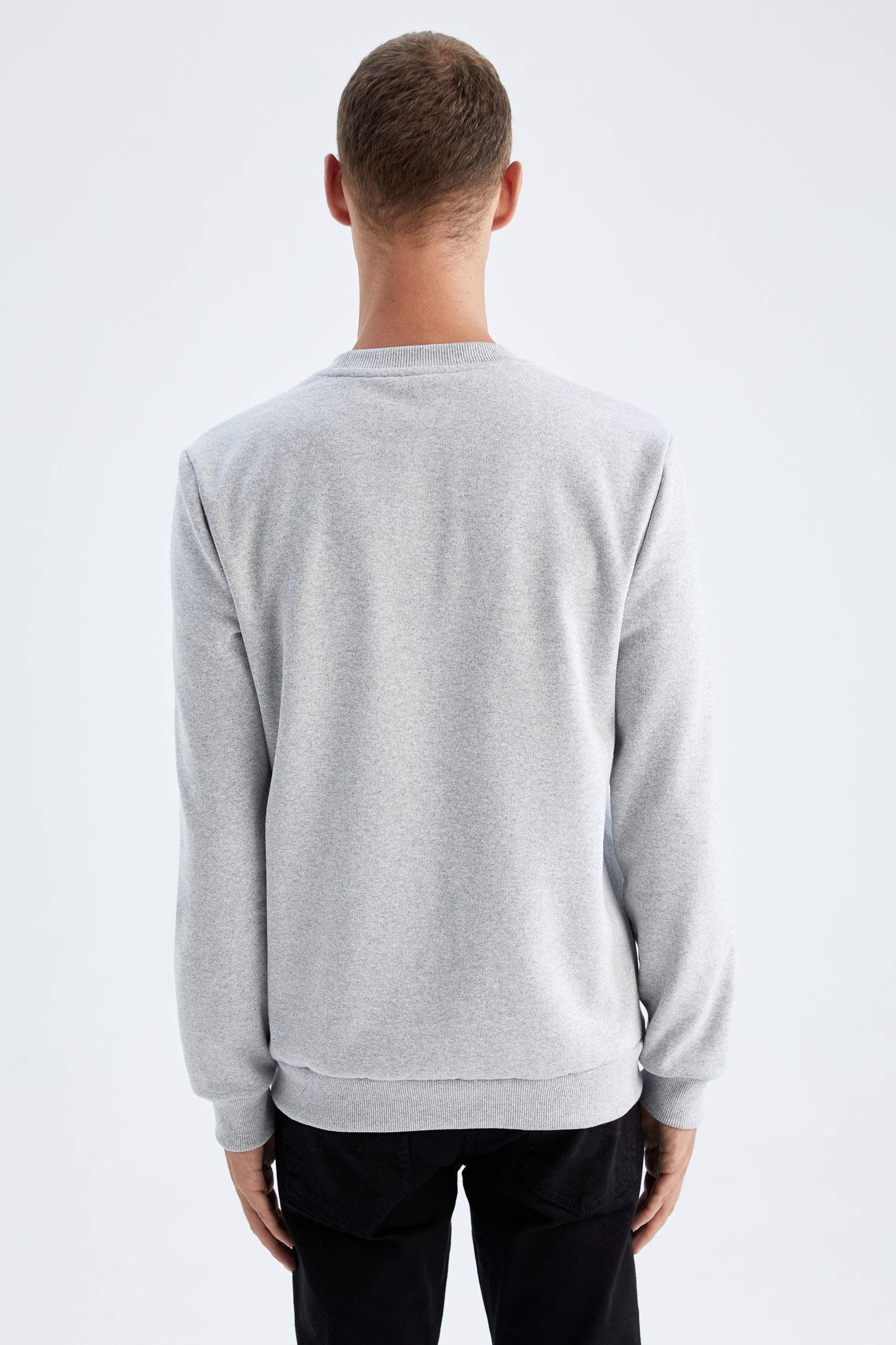 Defacto Slim Fit Bisiklet Yaka Sweatshirt. 7 Defacto Slim Fit Bisiklet Yaka Sweatshirt. 7