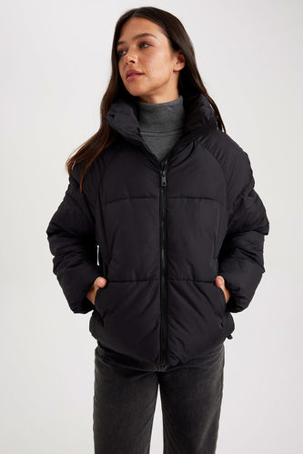 Black WOMAN Waterproof Regular Fit Hooded Puffer Jacket 2786621 | DeFacto