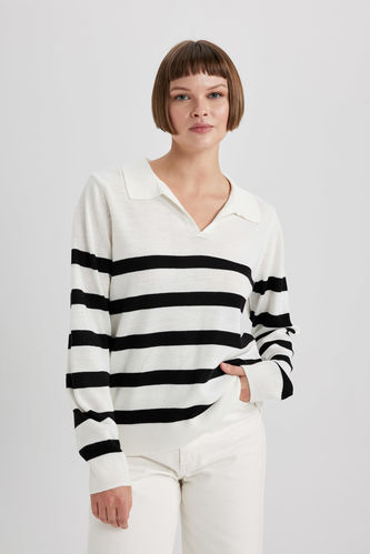 Пуловер стандартного крою з вирізом поло для жінок