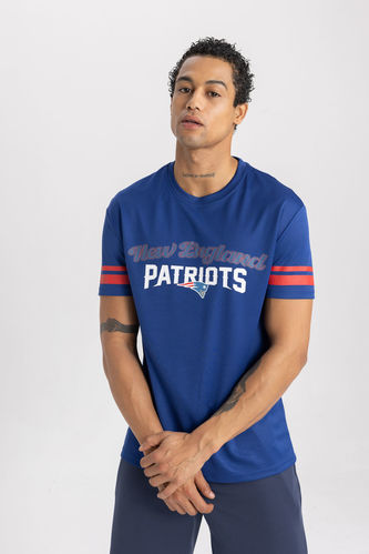 Standard Fit New England Patriots Licensed Crew Neck T-Shirt
