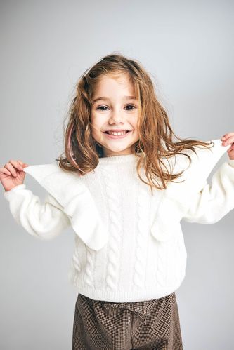 Пуловер стандартного крою з круглим вирізом для малюків дівчаток