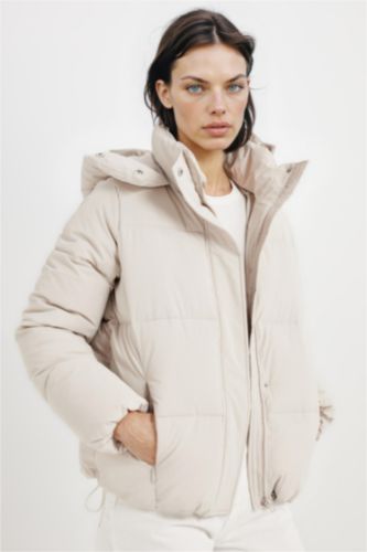 Waterproof Relax Fit Hooded Puffer Jacket