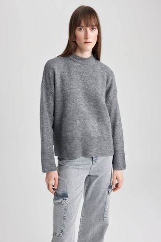 Пуловер свободного крою з круглим вирізом для жінок