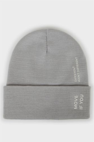 Мужская трикотажная шапка с принтом