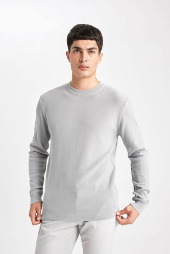 Standard Fit Crew Neck Pullover