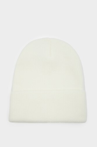 Woman Woven Label Beanie