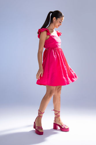 Платье мини с квадратным вырезом с коротким рукавом