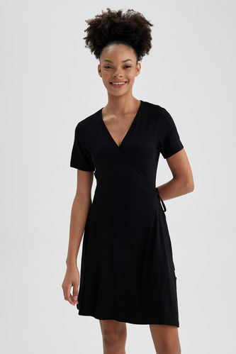 Wrap Yaka Kısa Kollu Siyah Mini Elbise