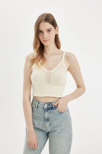 Slim Fit Dar Kesim V Yaka Askılı Örgü Kroşe Atlet