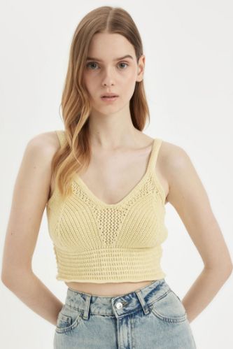 Slim Fit Dar Kesim V Yaka Askılı Örgü Kroşe Atlet