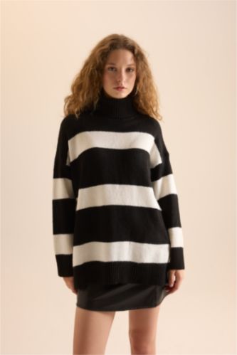 Women Black Relax Fit Tunic