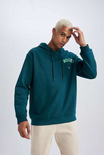 Green MAN Standard Fit NBA Milwaukee Bucks Licensed Long Sleeve Sweatshirt  2907317