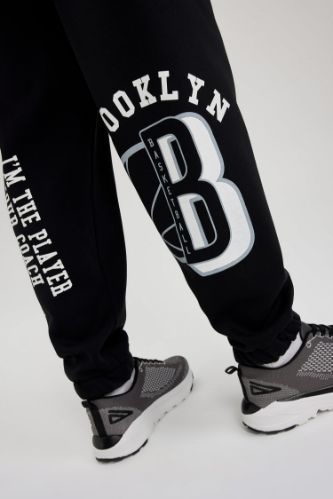 Black MAN Boxy Fit Brooklyn Nets Licensed Jogger 2901168 DeFacto