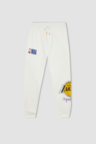 Ecru MAN Standard Fit NBA Los Angeles Lakers Licensed Jogger