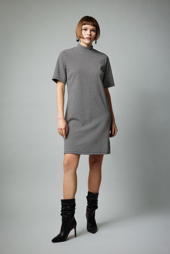 A Cut Half Turtleneck Crowbar Mini Short Sleeve Knitted Dress