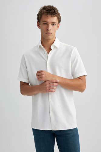 White MEN Regular Fit Short Sleeve Shirt 2939132 | DeFacto