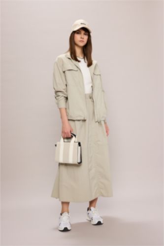 تنورة طويلة بقصة A