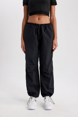 DeFactoFit Standart Boy Sporcu Paraşüt Pantolon Oversize Geniş Kalıp Çift Cepli