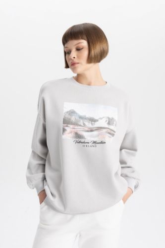 Thick discount white sweatshirt