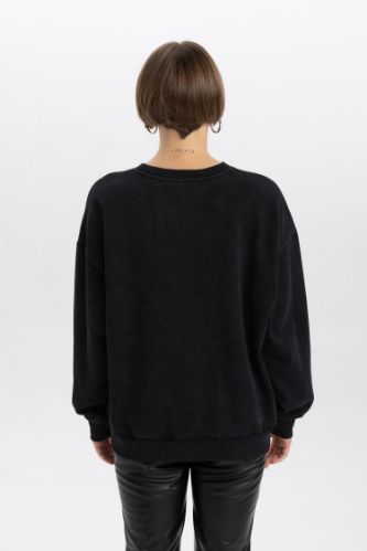 Thick black sweatshirt sale