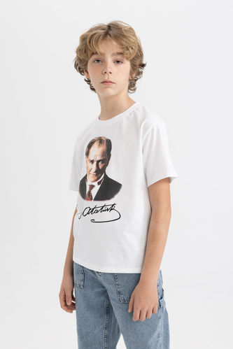 Erkek Çocuk Bisiklet Yaka Renk Şekil Değiştiren Atatürk Baskılı Kısa Kollu Beyaz Tişört