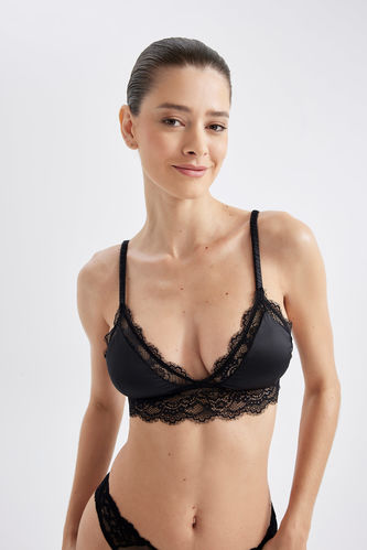 Fall In Love Lace Detail Removable Pads Bra