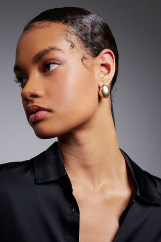 Woman Drop Gold Earrings