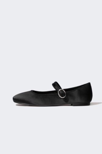 Woman Flat Sole Shoes