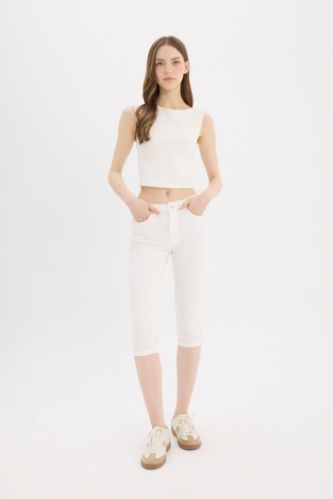 Normal Waist Woven Capri