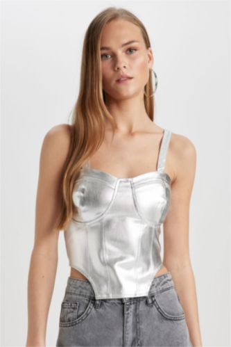 Kalp Yaka Korse Görünümlü Parlak Kumaş Askılı Bluz