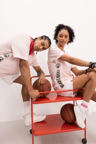DeFactoFit NBA Milwaukee Bucks Boxy Fit Bisiklet Yaka Kısa Kollu Tişört