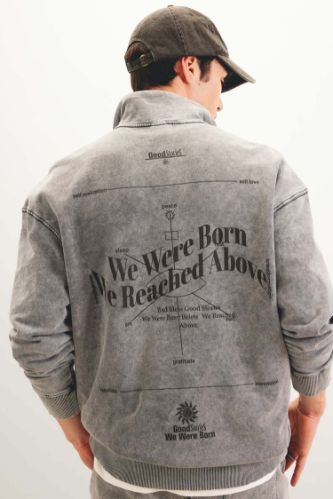 Comfort Regular Fit Rahat Kalıp Dik Yaka Fermuarlı Sırt Baskılı Yıkamalı Soluk Efektli Sweatshirt