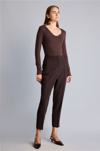 Woman Brown Carrot Fit High Waist Crop Trousers