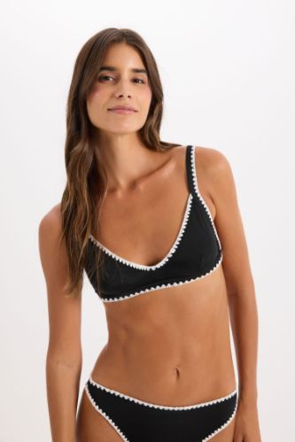 Regular Fit Nakışlı Bikini Üstü-Fall in Love