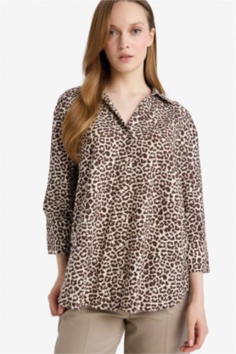 نساء بيج فاتح قميص كم طويل مطبوع قصة عادية برقبة قميص