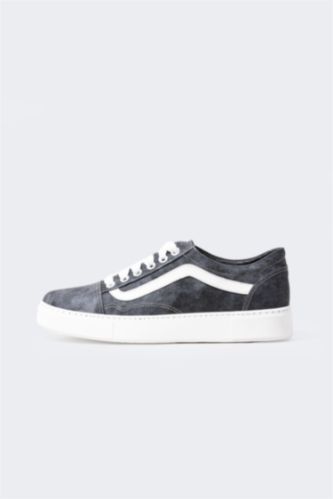 Woman Faux Leather Flat Sole Sneakers