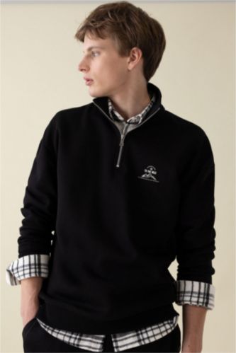 Men Black Comfort Fit Sweatshirt