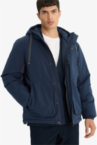 Куртка Regular Fit с кнопками, внутренним карманом, капюшоном и на молнии