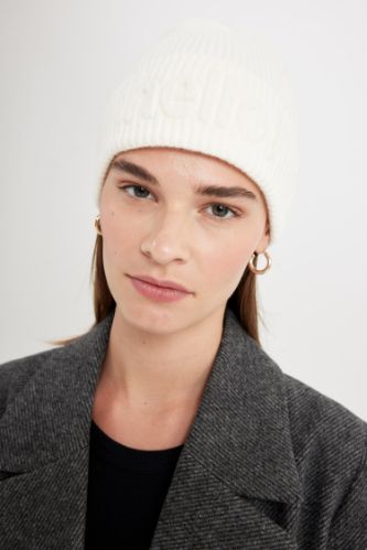 Woman Slogan Printed Knitted Beanie