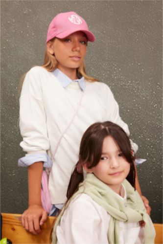 Свитер стандартного кроя с круглым вырезом для девочек