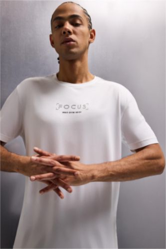 Man White Standard Fit Crew Neck Printed T-Shirt