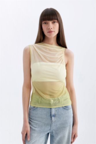 بلوزة كت تول سليم فيت بياقة مع طيات