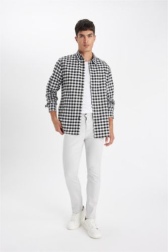 Pantalon slim avec ourlet super skinny