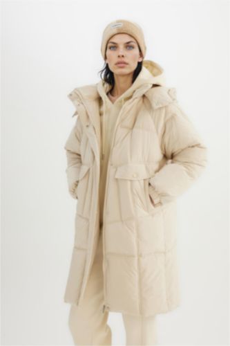 Su Geçirmez Uzun Şişme Mont Kapüşonlu Kapitoneli Fermuarlı Çıtçıtlı Cepli