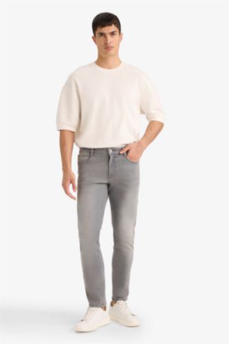 Pedro Slim Fit Slim Leg Jeans
