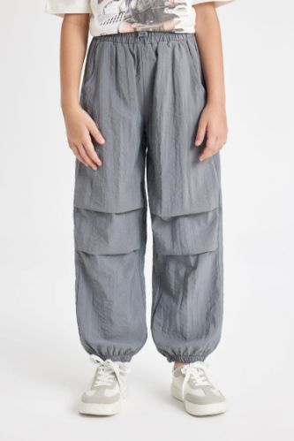 Kız Çocuk Beli ve Paçası Lastikli Cepli Gri Paraşüt Jogger Pantolon