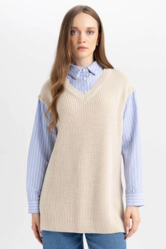 Regular Fit V Yaka Yandan Yırtmaçlı Triko Süveter Tunik