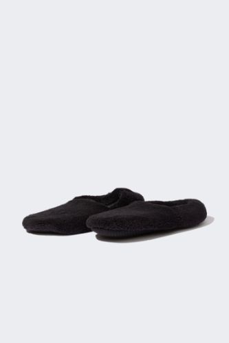 بنتوف بيت رجالي بكعب مسطح سليب أون