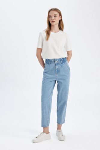 Jean paperbag taille haute, coupe courte et délavée