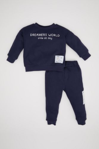 Erkek Bebek 2'li Takım Etiket Baskılı Bisiklet Yaka Sweatshirt Selanik Kumaş Beli Lastikli Jogger Eşofman Altı